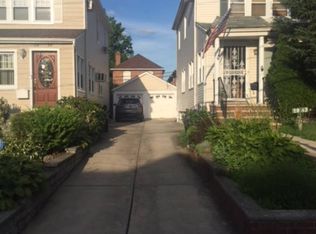 2943 163rd St, Flushing, NY 11358