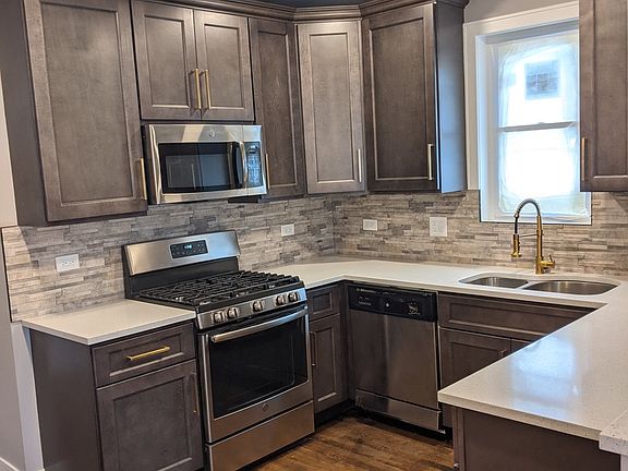 4th image of 10216 S La Salle St