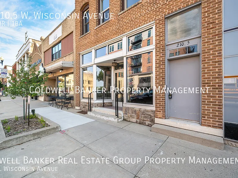 210.5 W Wisconsin Ave — Photo 2