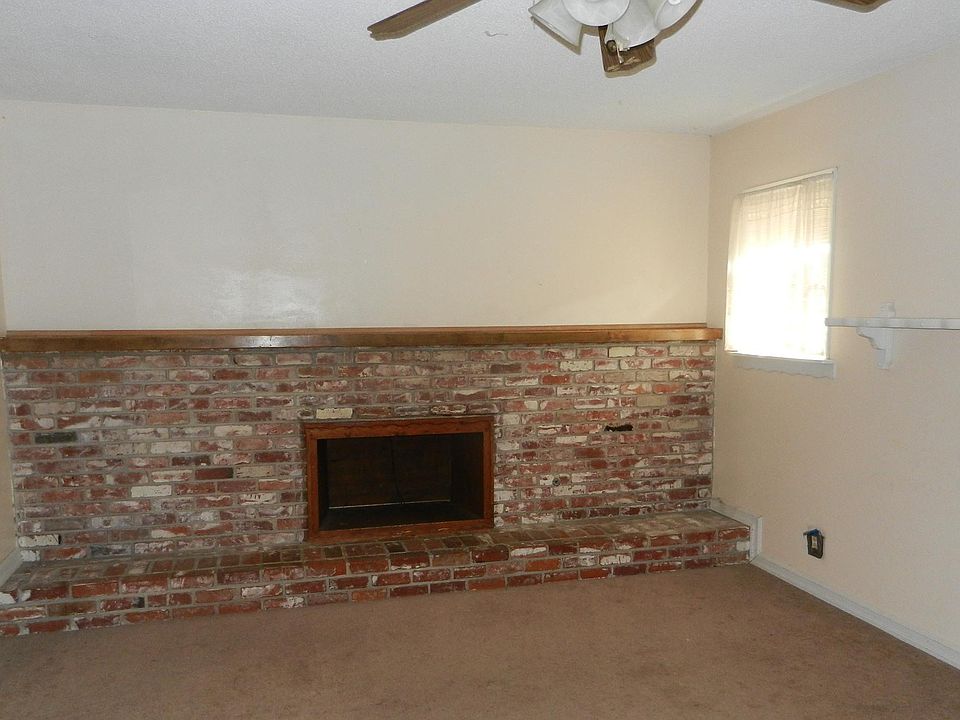 2nd image of 4831 E Cambridge Ave