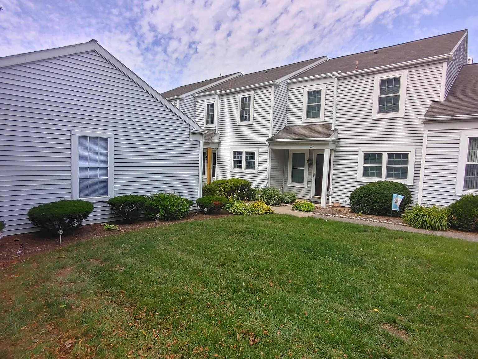 2 bed, 1.5 bath, 1208 sqft, $1,800 — Photo 1