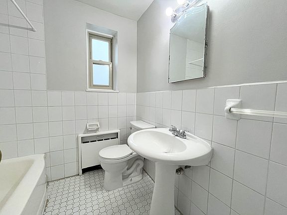 5th image of 2022 Delaware Ave #4