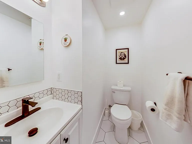 213 Hawaii Ave NE #1 — Photo 7