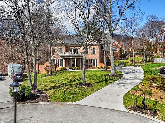 5th image of 1054 Colonial Dr