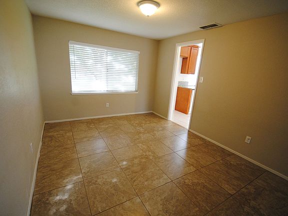 5th image of 2524 Queenwood Dr