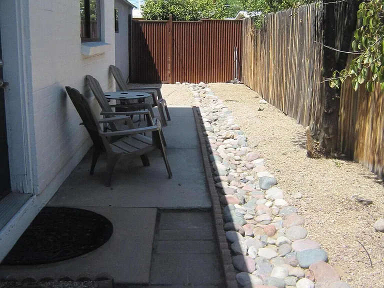 1909 E 8th St — Photo 13