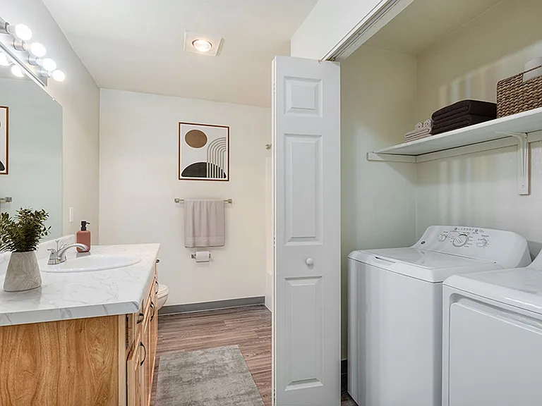 1,2,3-bedroom apartment homes close to everything! — Photo 17