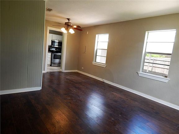 2nd image of 705 Live Oak St