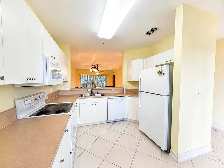 7811 Regal Heron Cir #302 — Photo 6