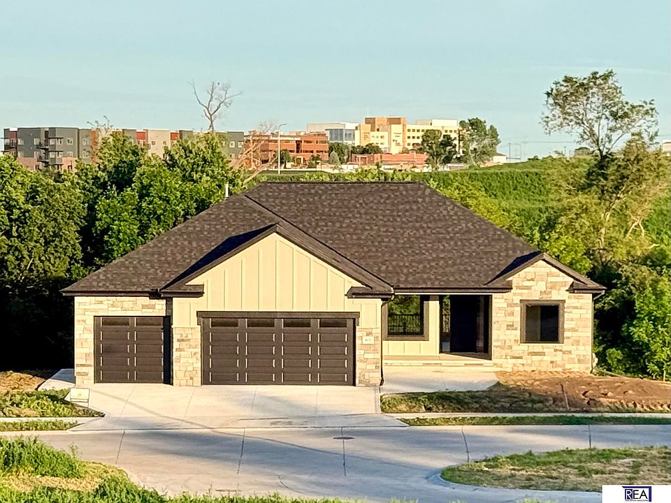 1st image of 613 Valley Rd