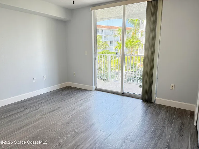8922 Laguna Ln #201 — Photo 32