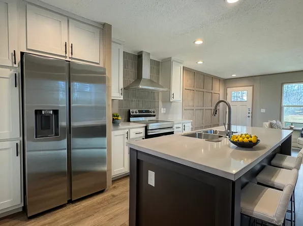28 Double J Ln, South Berwick, ME 03908