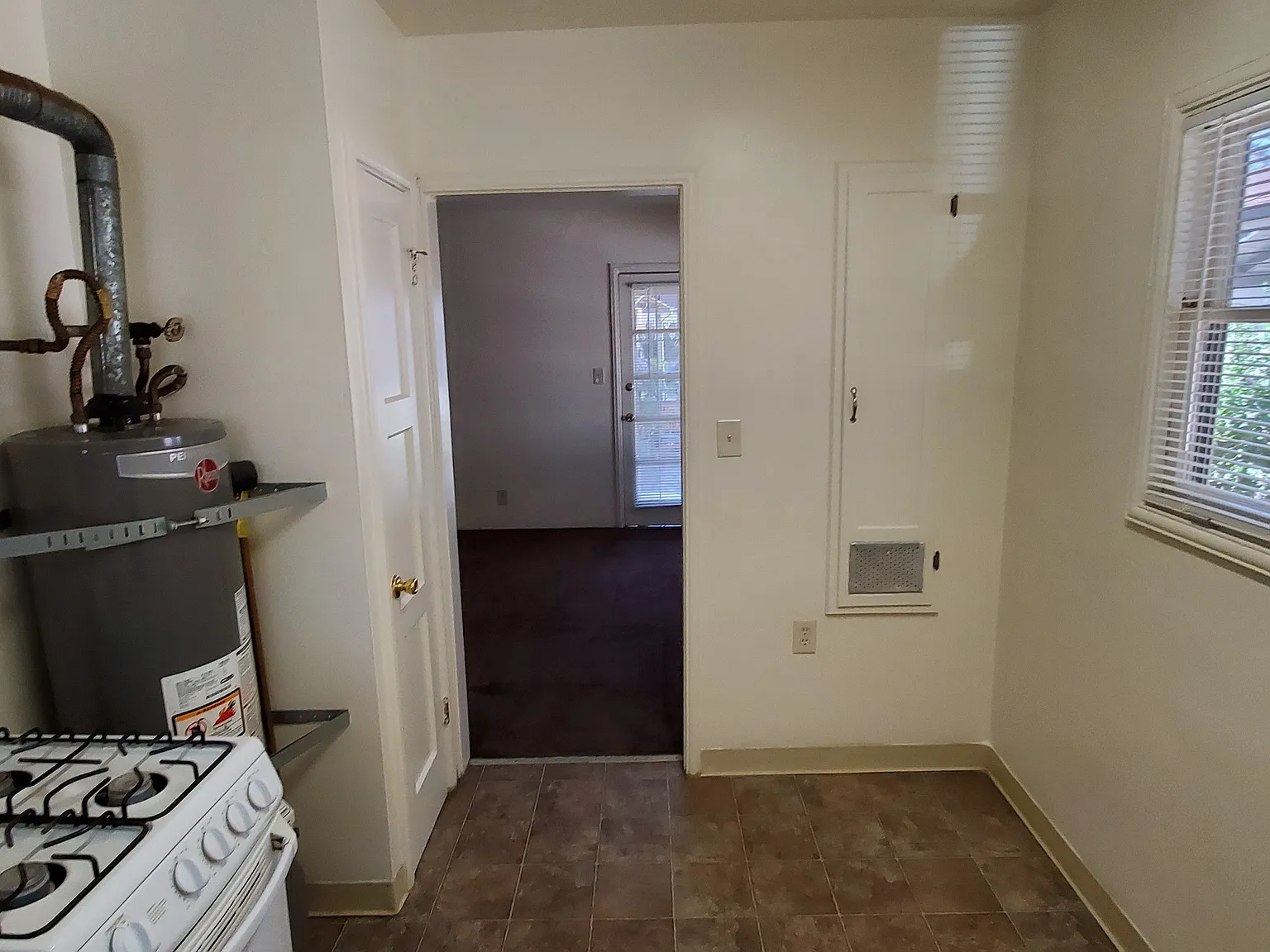 2 bed, 750 sqft, $1,900 — Photo 2