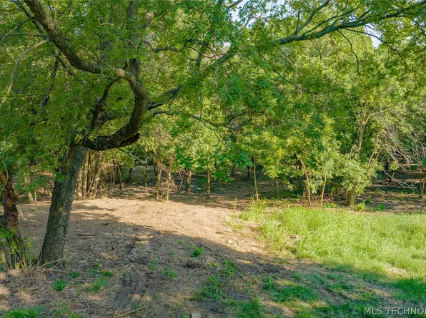 2009 E Foster Dr, Ada, OK 74820