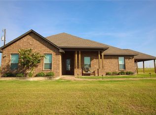 202 Knobbs Rd, Mc Dade, TX 78650
