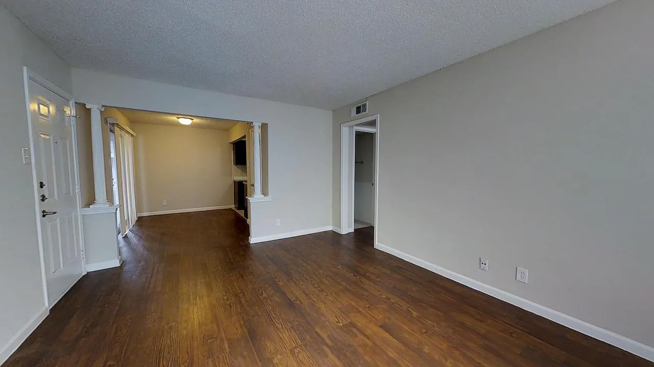 5515 Gaston — Photo 4