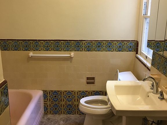 5th image of 451 S Detroit St APT 103