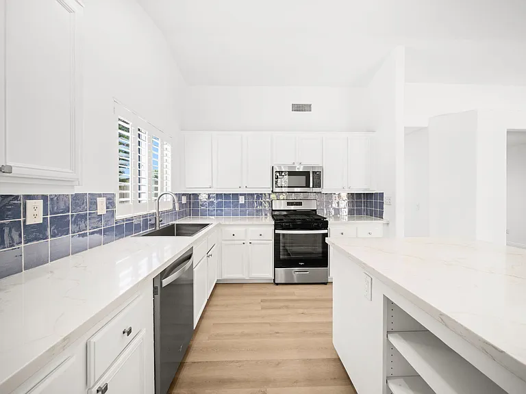 37762 Drexell Dr — Photo 14