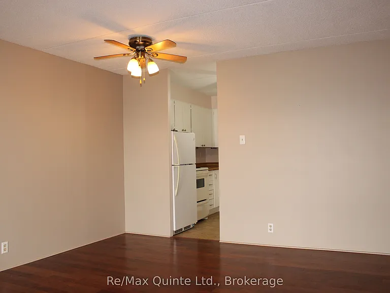 610 William St S #404 — Photo 9