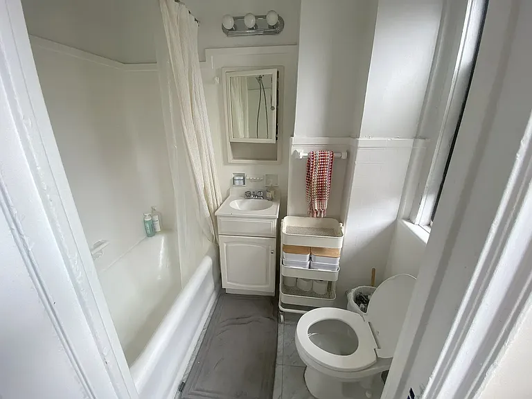 457 W 57th St #604 — Photo 6