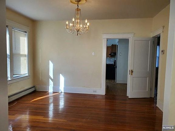 3rd image of 272 Broad Ave