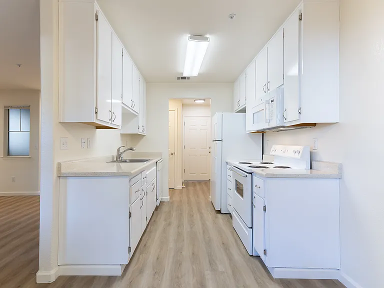 Sequoia Grove Apartments — Photo 1