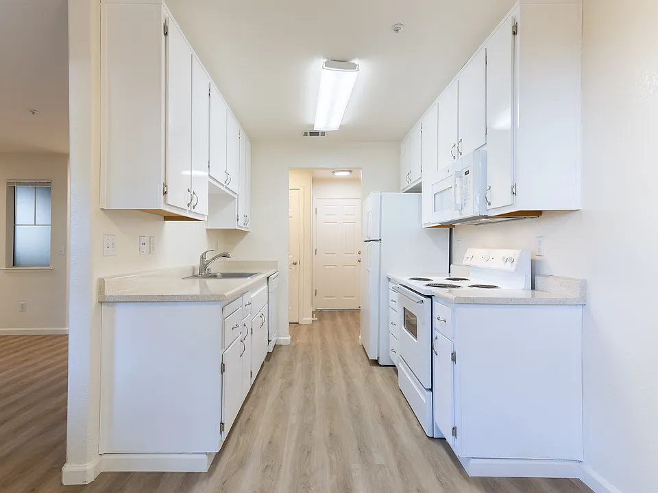 Sequoia Grove Apartments