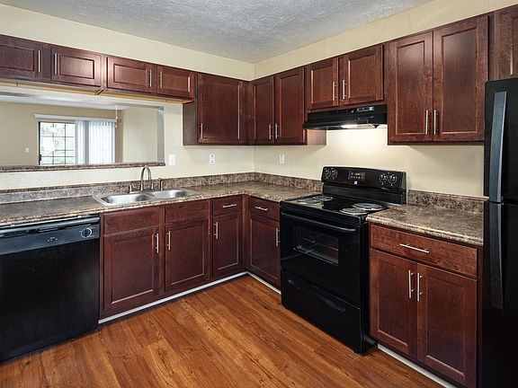 5th image of 1002 Fountain Lake Dr
