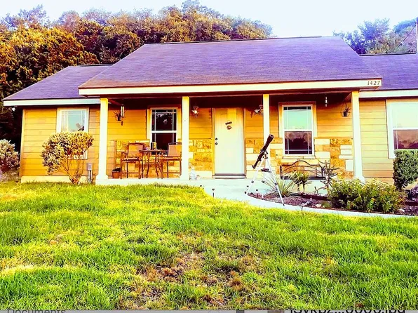 1427 Bonnyview Dr, Canyon Lake, TX 78133