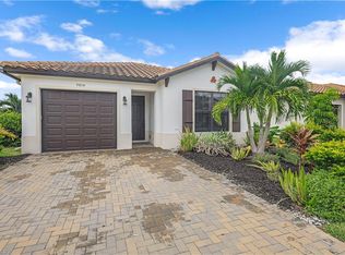 9014 Madrid Cir, Naples, FL 34104