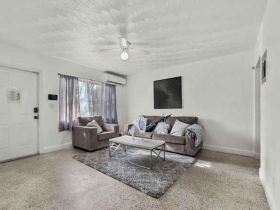 4th image of 2212 Roosevelt Street