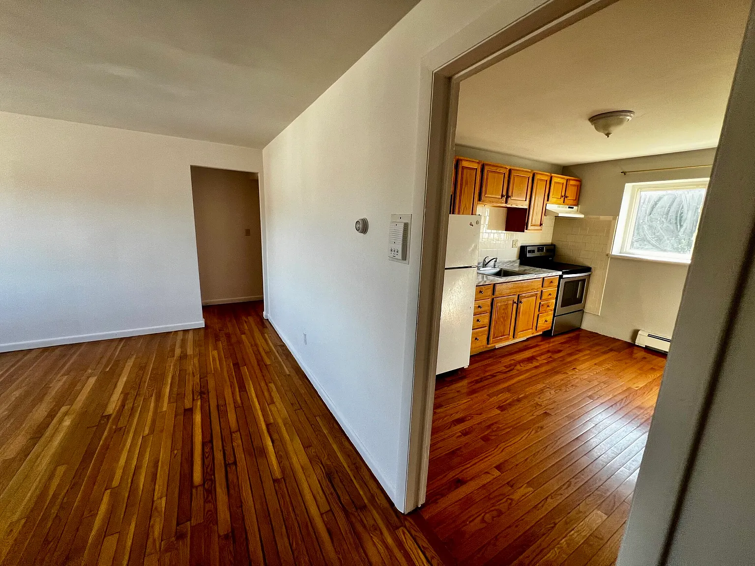 2 bed, 1.0 bath, 750 sqft, $2,700 — Photo 2