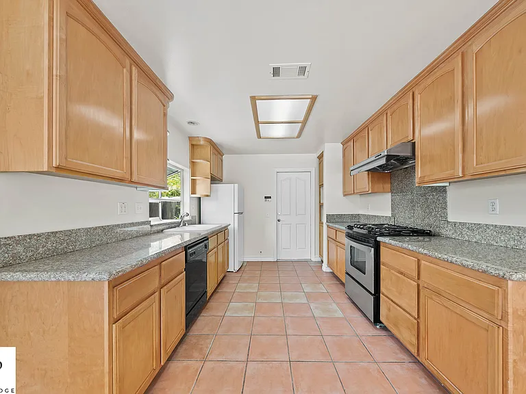 18626 Mescal St — Photo 15