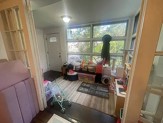 Rented by Metropolis International Realty Inc. | media 6