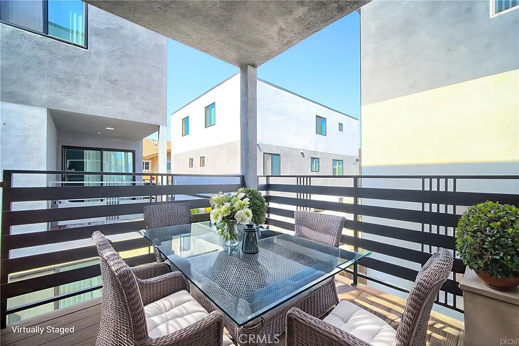 5 bed, 1800 sqft, $4,217 — Photo 3