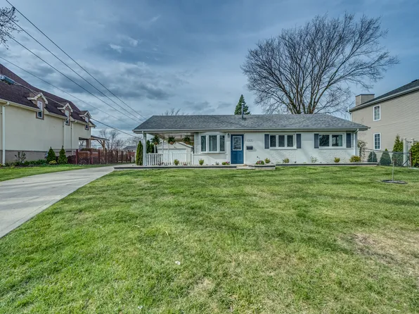 220 W Thacker St, Hoffman Estates, IL 60169
