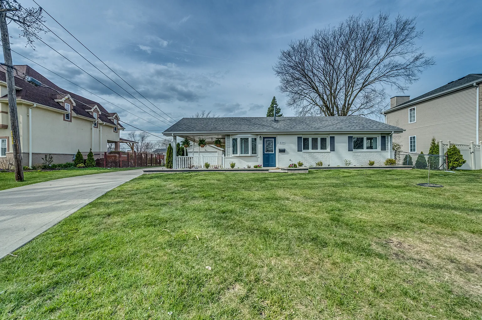 220 W Thacker St photo 1