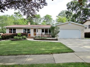 302 Jewel Ave, St Charles, IL 60174