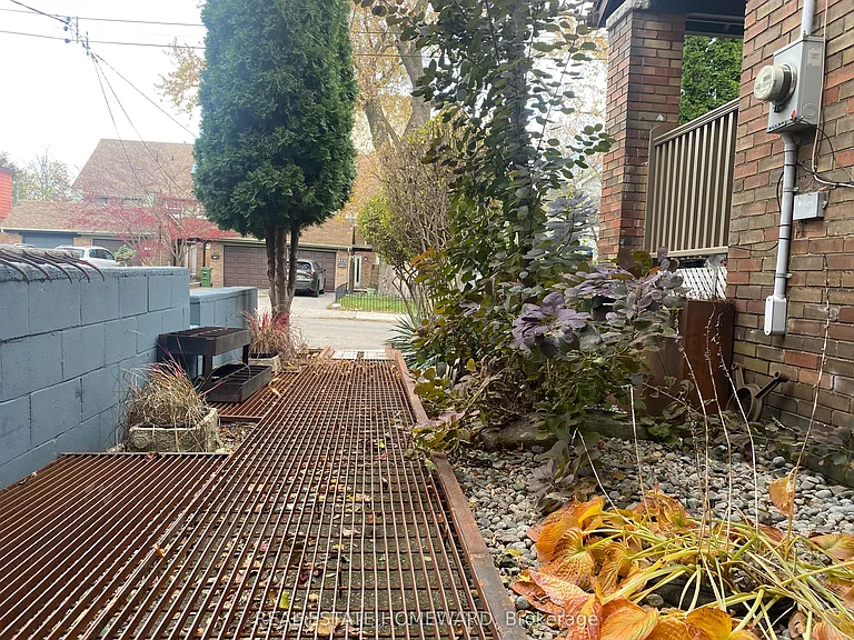 302 Rhodes Ave — Photo 35