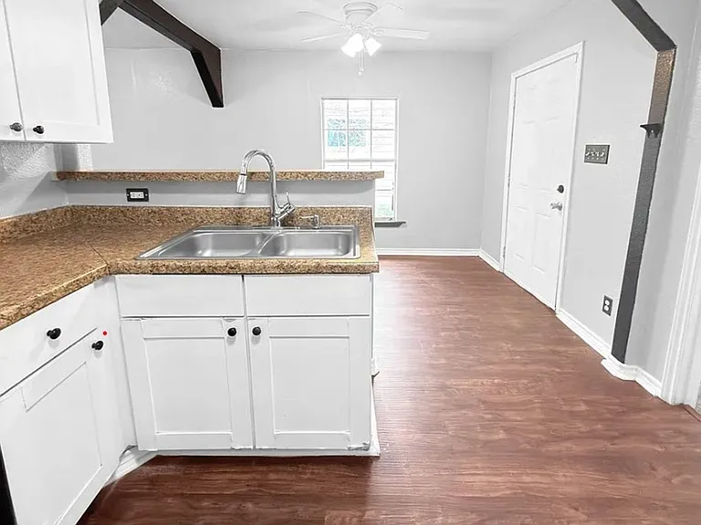 410 Mayborn Dr — Photo 7