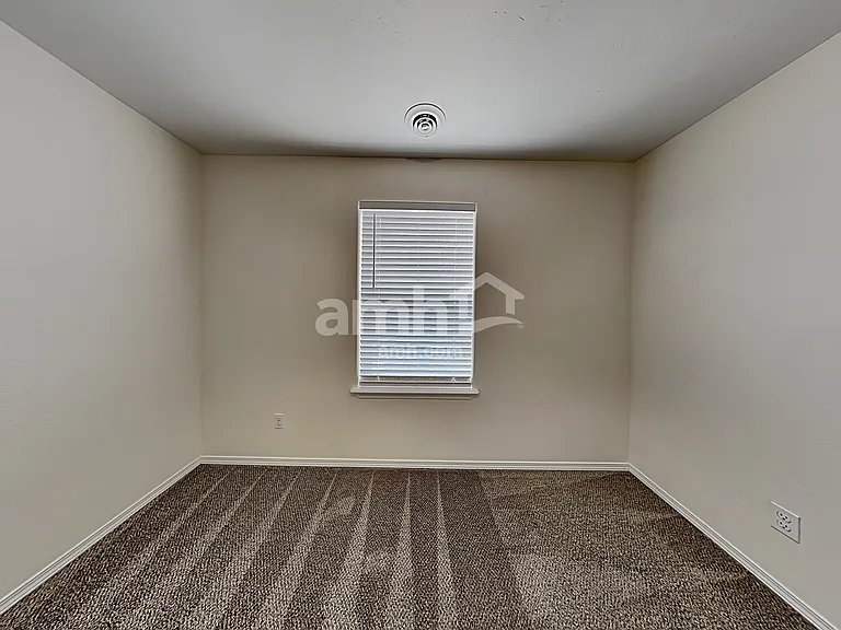 724 N Carisbrooke Ave — Photo 15