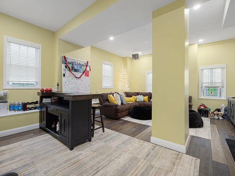 57 Foster St — Photo 3