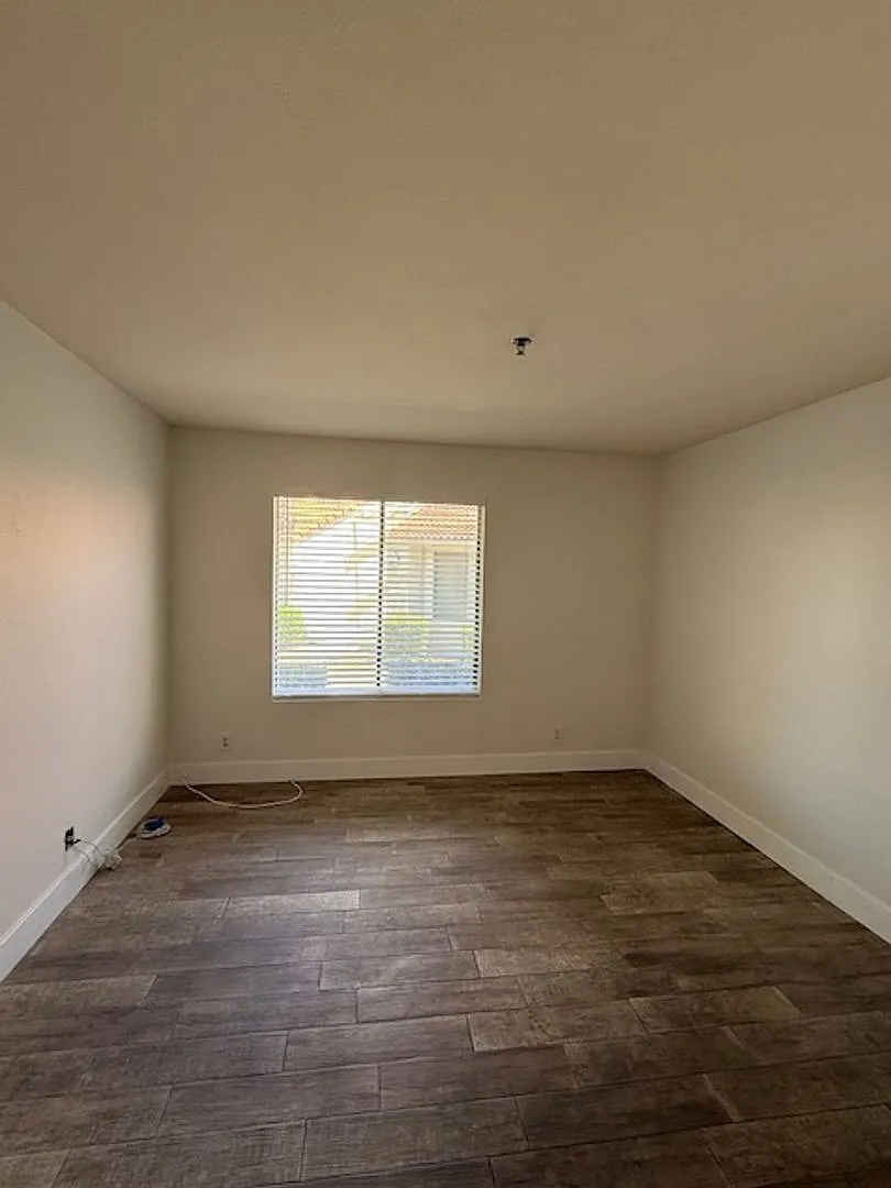 Condo in Gated Palm Lake — Photo 3
