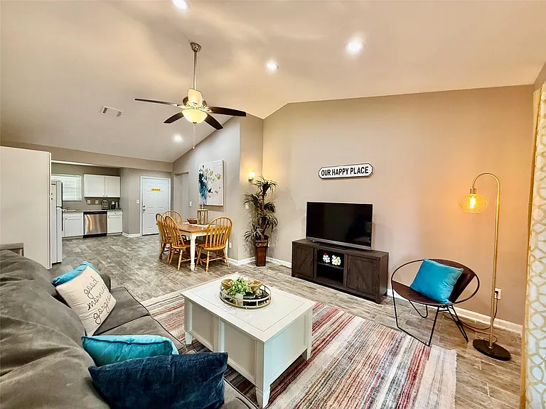3487 Balboa Cir — Photo 18