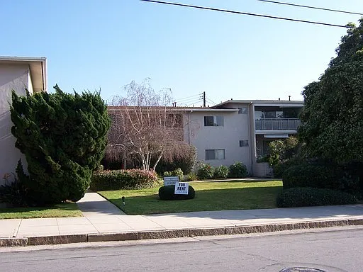 205 W Islay — Photo 2