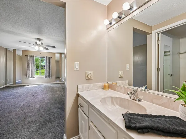 190 Cottage Grove Ave SE APT 208, Cedar Rapids, IA 52403