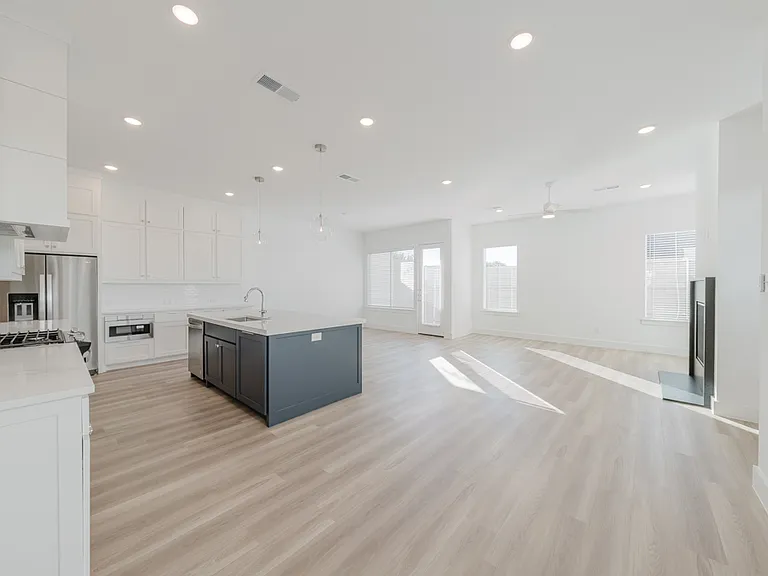 11661 Liberty Commons Ct — Photo 17