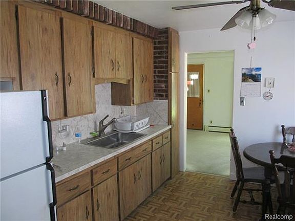 5th image of 16223 Belmont Ave