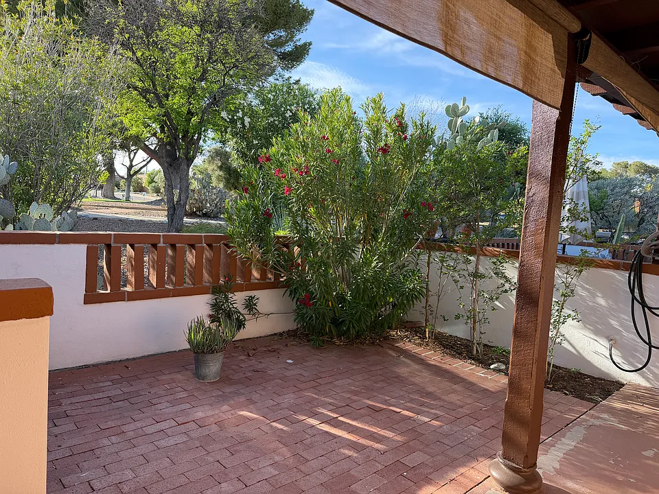 403 S Paseo Tierra #B