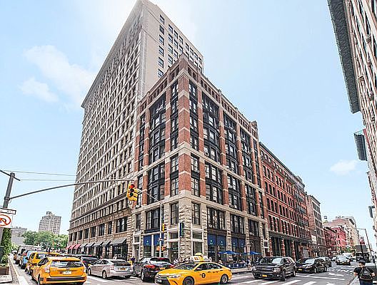 5th image of 220 Park Ave S